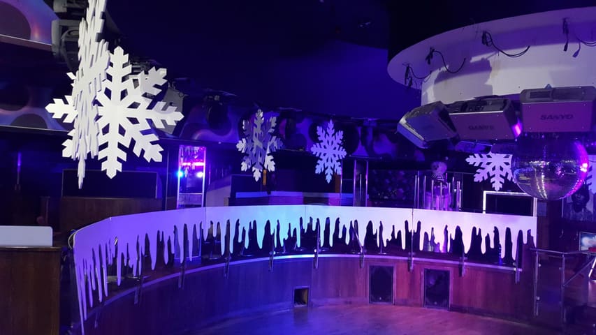 Giant snowflakes