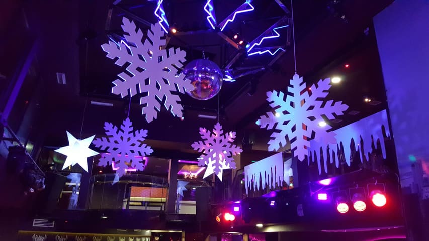 Giant snowflakes